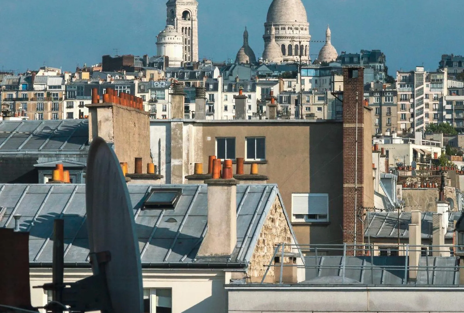 3 Business Rooftop View To Montmartre *